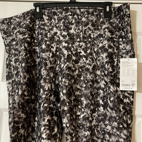 NWT Athleta Salutation stash 7/8 tight leggings 3x - Picture 2 of 7